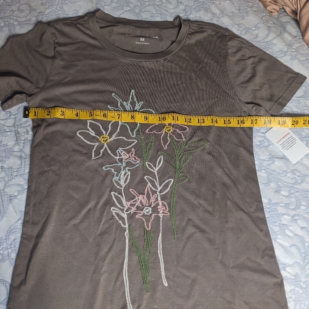💲ON CLEARANCE💲Lucky Brand Embroidered Floral Tee in Pine Bark sz XS​​​ - Picture 11 of 13